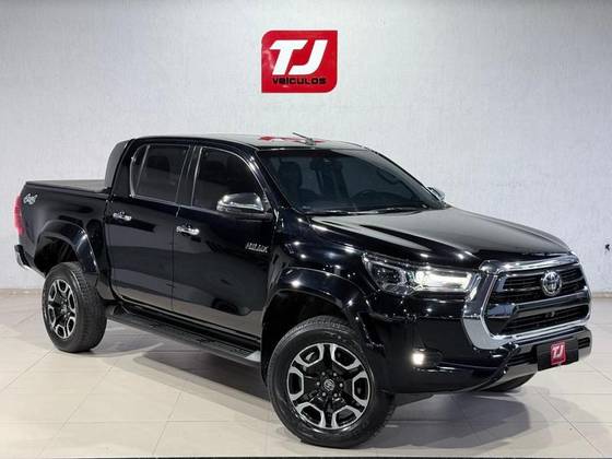 TOYOTA HILUX 2.8 D-4D TURBO DIESEL CD SRX PLUS 4X4 AUTOMÁTICO